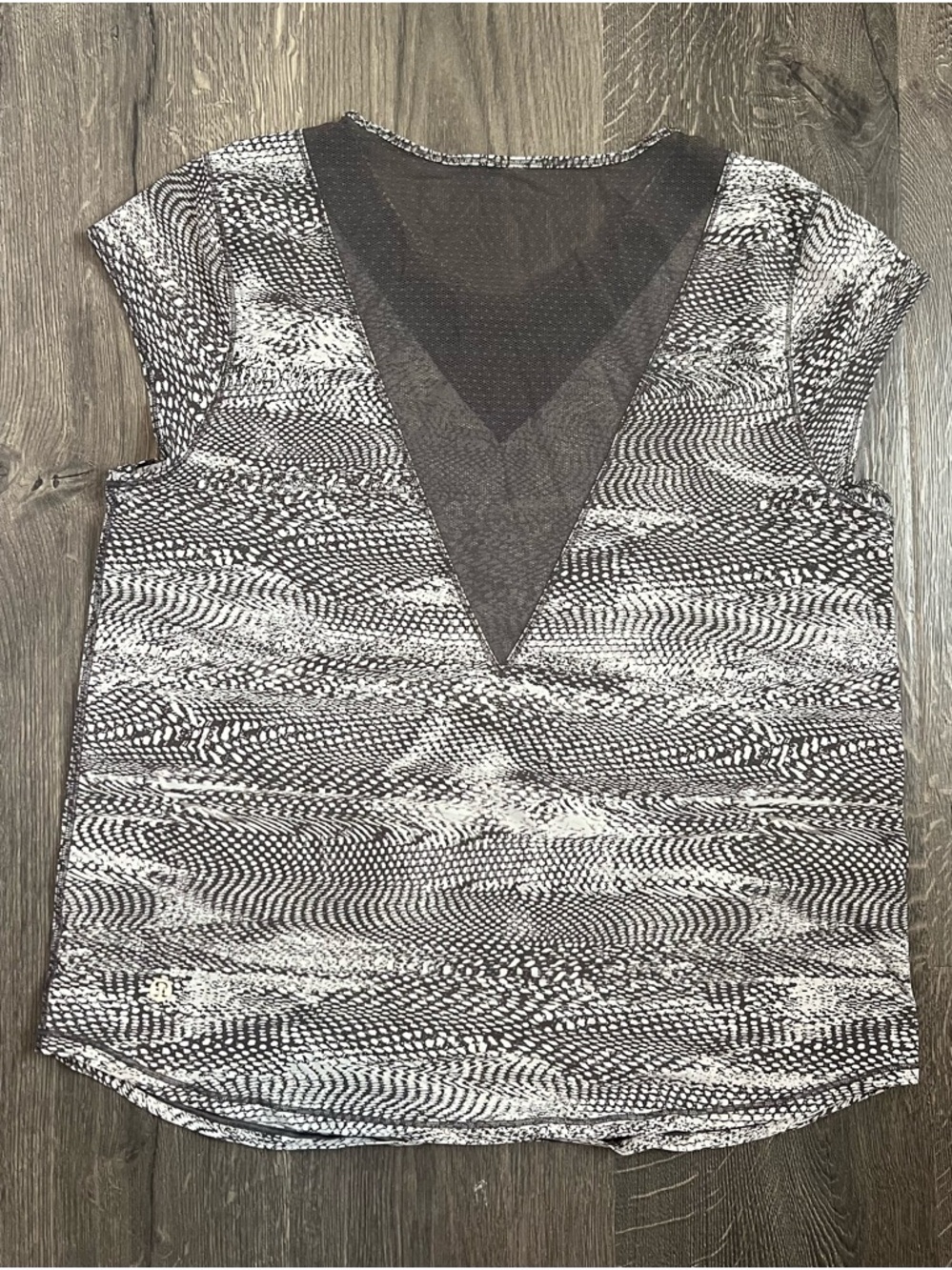 Women's Lululemon Black and White V-Neck Patterned Top